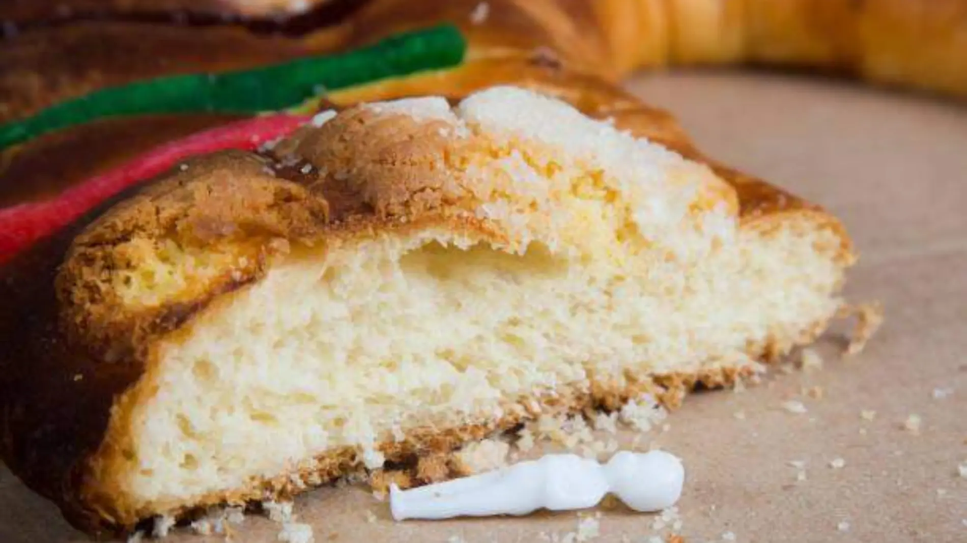 rosca de reyes con muñequito